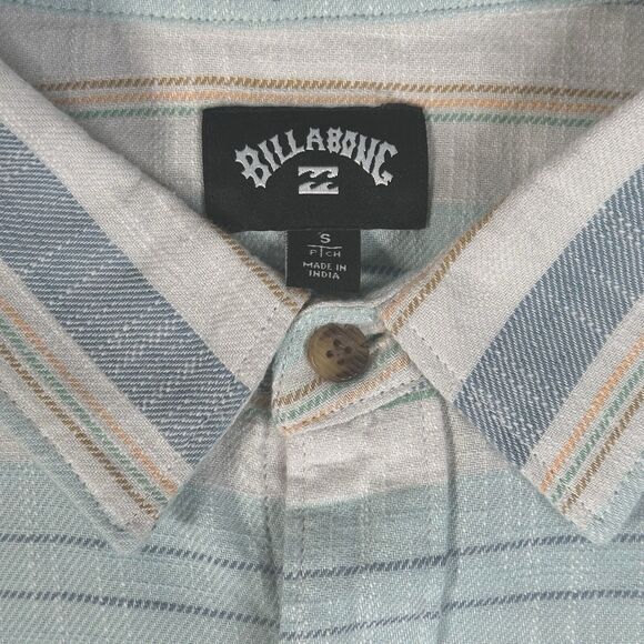 Billabong Button Up Mens Blue & White Plaid Shirt in Small - Picture 4 of 12